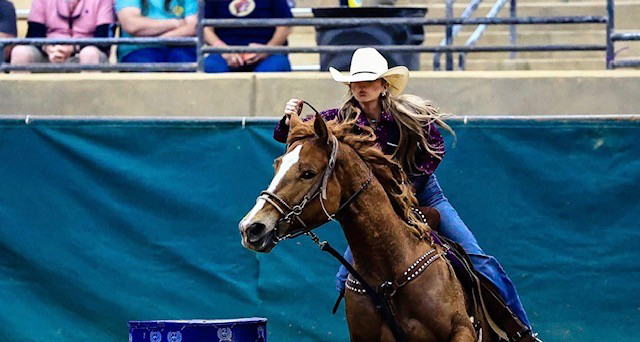 Jenna Orman racing in competition (photo by Joe Chance)